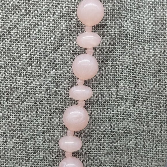 Vintage Pink Plastic Bead Collar Strand Necklace Large Floral Center Bead 18" - Picture 8 of 11